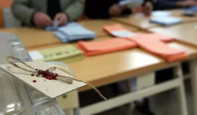 32 ilin ardından tüm Türkiye’de oy verme işlemi başladı