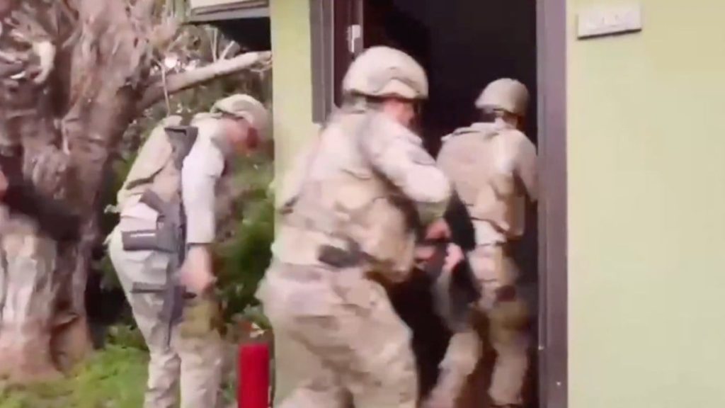 5 ilde duzenlenen operasyonlarda 3 ayri organize suc orgutu cokertildi kHUS2ERA