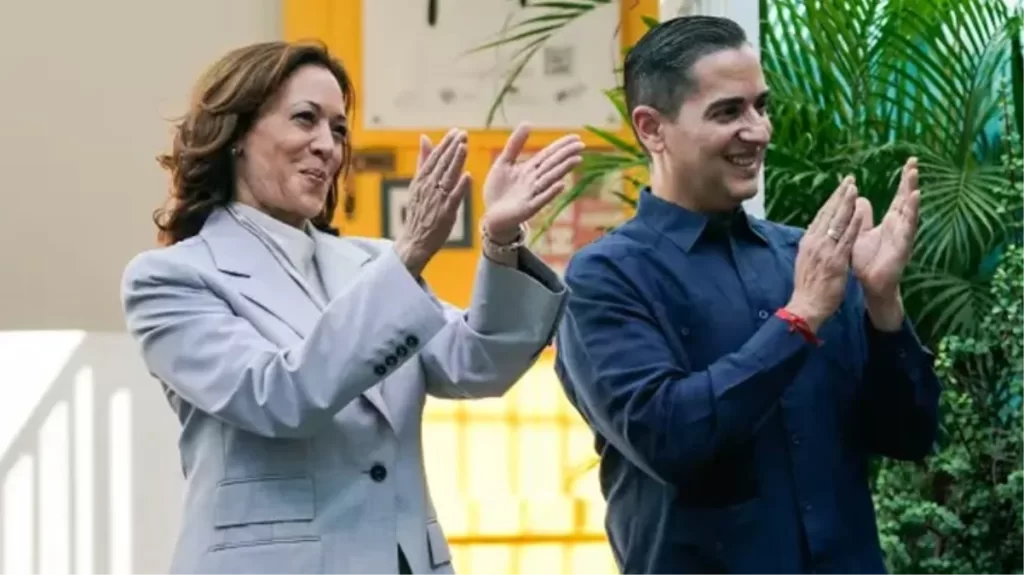 abd baskan yardimcisi kamala harris porto riko ziyaretinde tempo tuttugu sarkinin sozlerini ogrenince alkislamayi gMNvxqNl