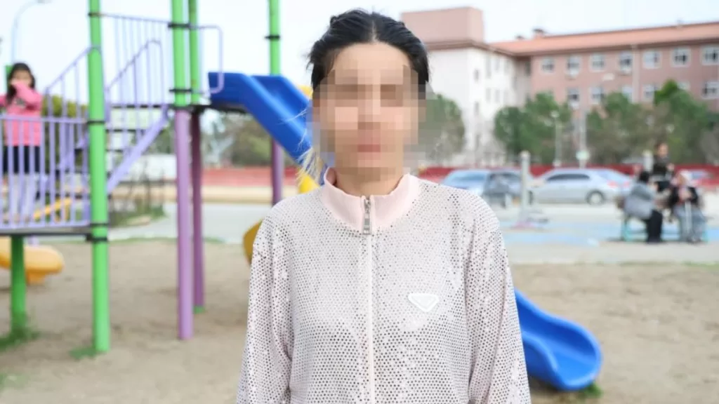 adanada bebegiyle parka gitti 420 gram altini calindi piwsOXlR