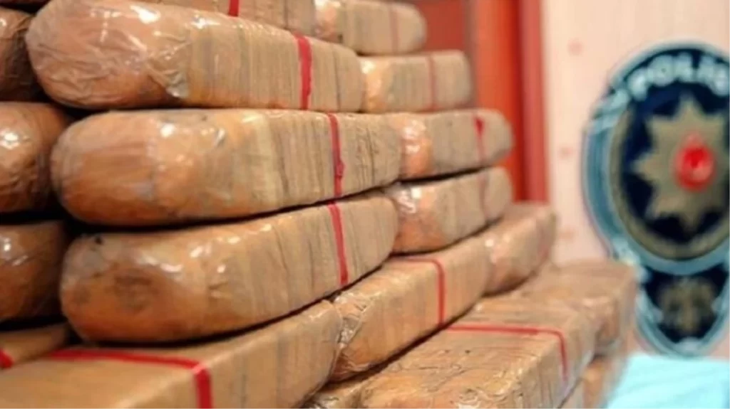 adli emanet deposundan 6 kilo uyusturucu calarak satan 9 saniga dava acildi YXYKTP74