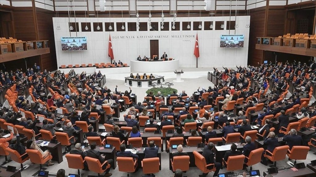 ak partiden yeni anayasa adimi bayram sonrasi muhalefet ziyaret edilecek wpbFuGeM