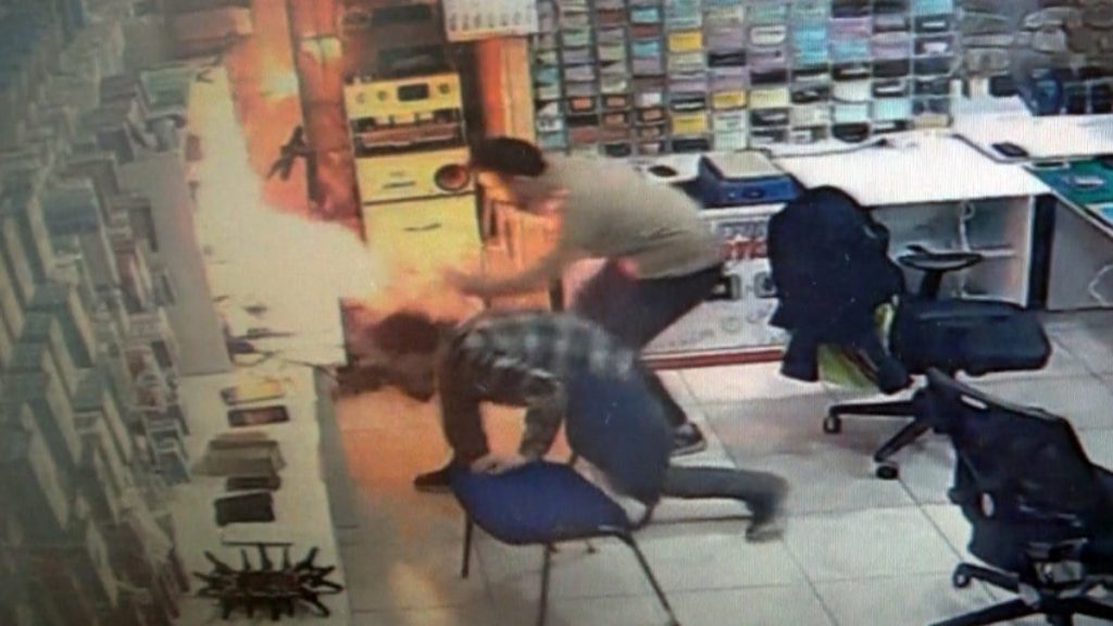 aksarayda tehlike ani tamire gelen tablet bomba gibi patladi ipjPHwxP