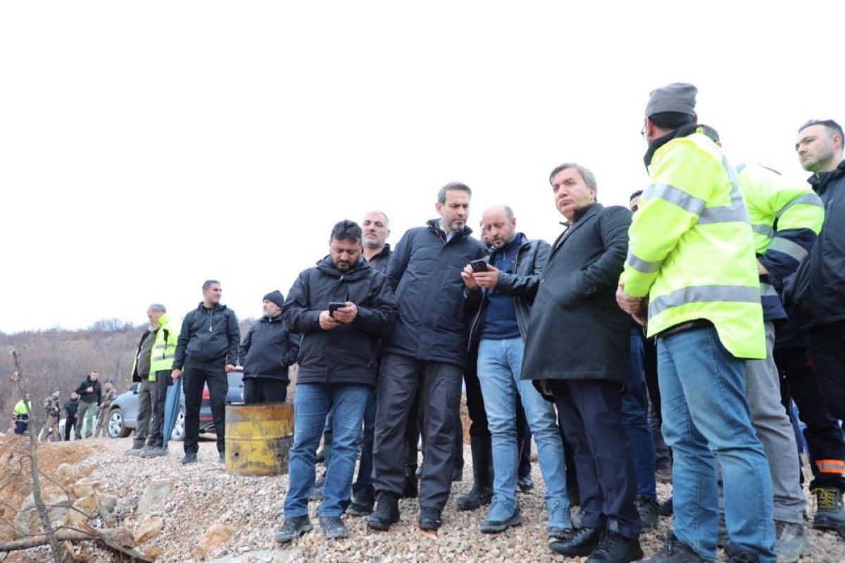 alparslan bayraktar ilicteki maden sahasinda incelemelerde bulundu 0 e98zuH8E