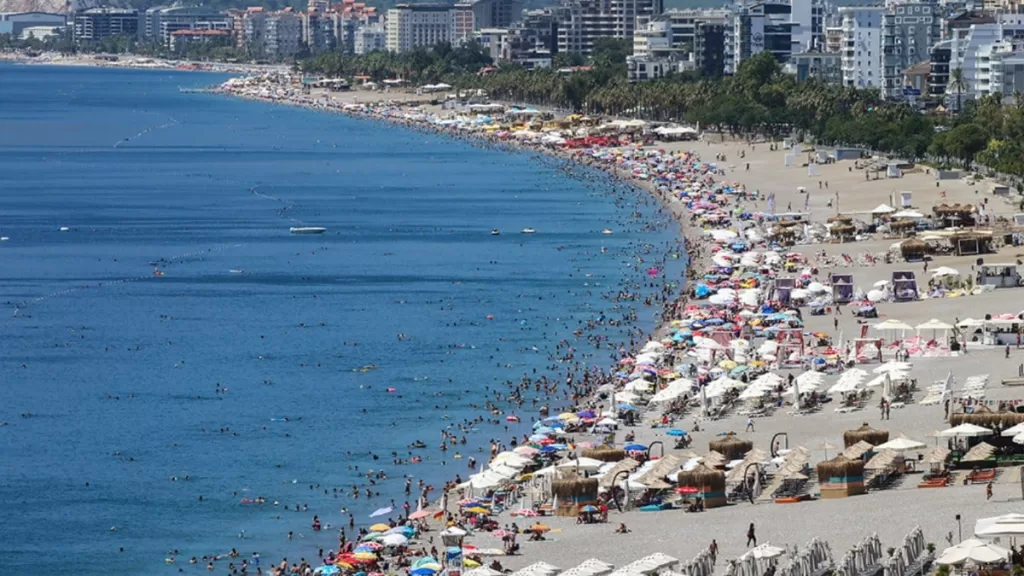 antalyada gunesi gorenler sahile akin etti aBLpKu7y