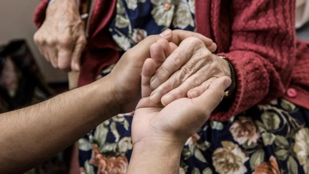 arastirma sonucu yayinlandi yaslilari en cok aileleri mutlu ediyor TiWTTFI9