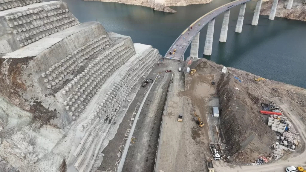 artvin yusufeli bayramda bogaz koprusune kavusuyor KqaC41Gi
