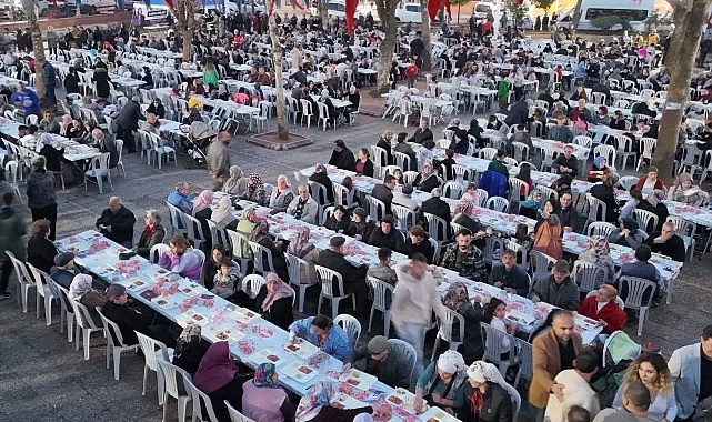 Aydın Büyükşehir Belediye Başkanı Özlem Çerçioğlu Efeler’in Umurlu Mahallesi’nde vatandaşlarla bir araya geldi
