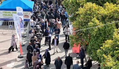 Aydın Büyükşehir Belediye Başkanı Özlem Çerçioğlu, Umurlu’da Ata Tohumlarından üretilen fidelerin dağıtımını gerçekleştirdi