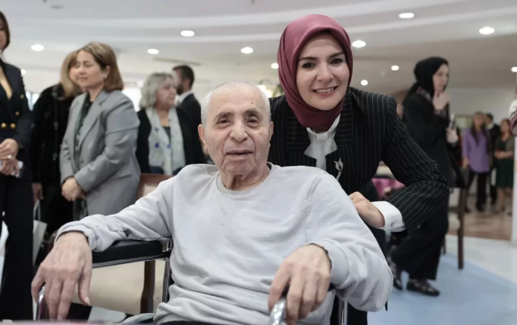 bakan goktas turkiyedeki yaslilarin yuzde 64unun mutlu oldugunu acikladi 5CfAiWMC