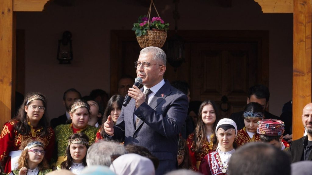 baskan hilmi turkmenden uskudar cocuk koyu paylasimi cocuklarla oynadi qJKCsCBv