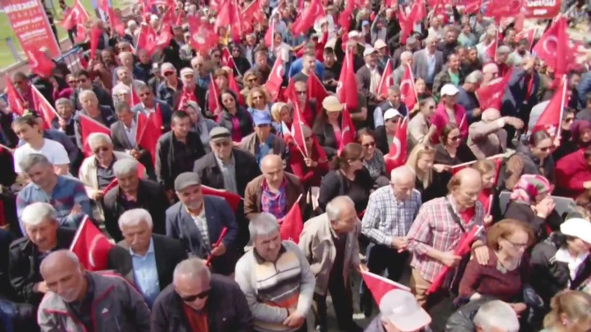 bilecikten sonra antalya halktan ozgur ozeli sinirlendiren cevap cumhurbaskani erdogana oy var 0 REBnzNBF