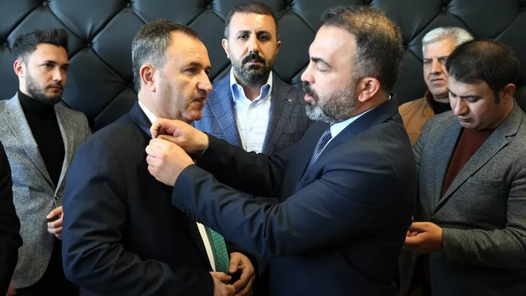 chp bitlis belediye baskan adayligindan istifa eden soyuguzel ak partiye katildi 5BVjh3fV