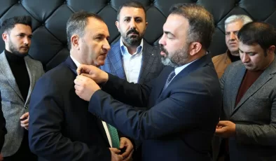 CHP Bitlis Belediye Başkan adaylığından istifa eden Soyugüzel, AK Parti’ye katıldı