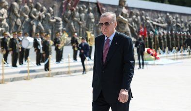 Cumhurbaşkanı Erdoğan Çanakkale’de şehitler abidesindeki törene katıldı