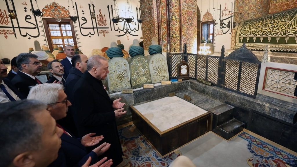 cumhurbaskani erdogan konyada mevlana turbesini ziyaret etti YRV4z6MZ