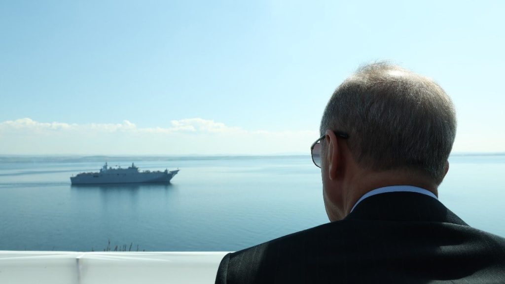 cumhurbaskani erdogan tcg anadolu canakkale bogazinda beaAqshw