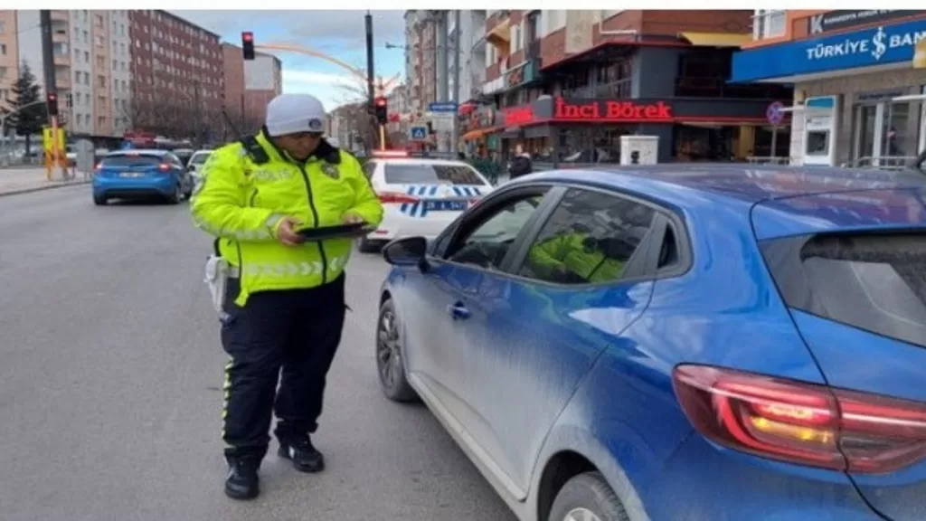 eskisehirde trafik denetimde suruculere ceza yagdi uYUGr5sI