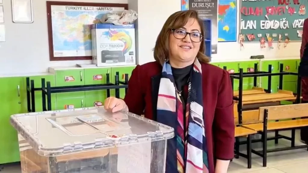 fatma sahin sandik basina gitti 43AWrilu