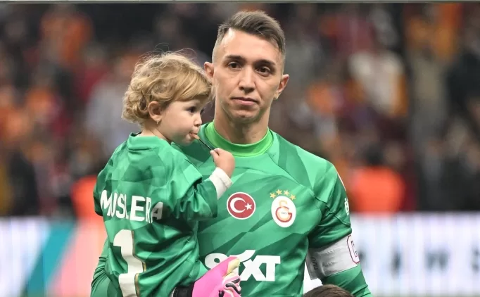 galatasarayda musleradan memnunu yok zirDPCFd jpg