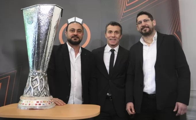 Galatasaray’ın eski yıldızları 24 yıl sonra tekrar kupayla