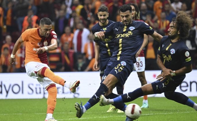 Galatasaray’ın rakibi Kasımpaşa hem atıyor, hem yiyor!
