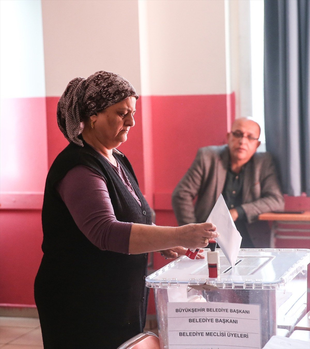 hataylilar konteynerlere kurulan sandiklarin basina gitti 1 dW92nBka