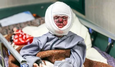 İsrail’in saldırılarında yaralanan 4 yaşındaki Seca’nın tedavisi hastane baskınında yarım kaldı