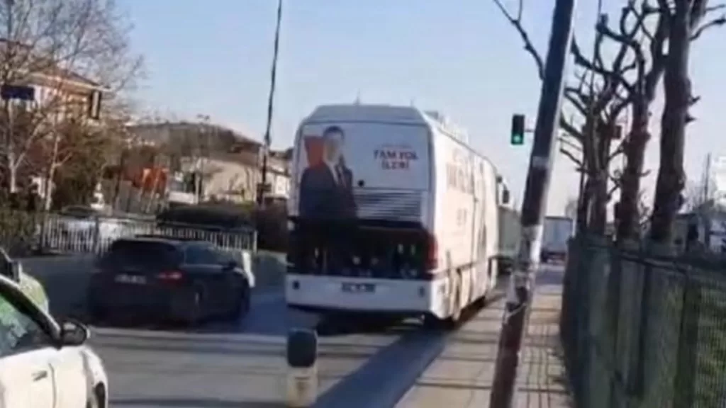 istanbulda bu kez de ekrem imamoglunun secim otobusu arizalandi qNOF9kQC