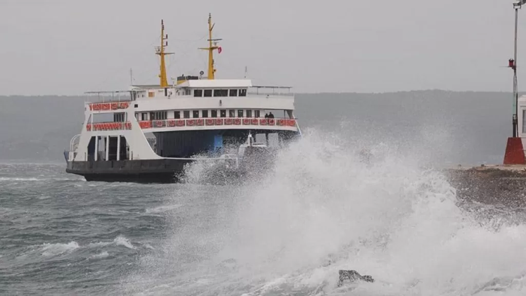 istanbulda firtina etkisi seferler iptal edildi EuTP3AwK