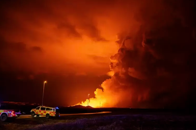 izlandada son 3 ayda 4 yanardag patlamasi bolgede ohal ilan edildi vatandaslar kisa mesajla