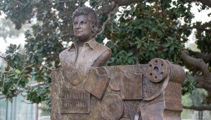 İzmir Büyükşehir Belediyesi, Zeki Müren’in heykelini dikti