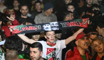 İzmir’de taraftarlar Karşıyaka Stadı için miting yaptı