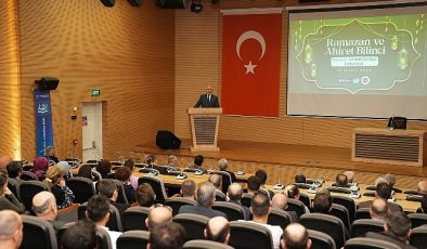 Kocaeli il Müftüsü Mehmet Sönmezoğlu “Ramazan ve Ahiret Bilinci” adlı seminerde İSU Genel Müdürlüğü personeliyle buluştu
