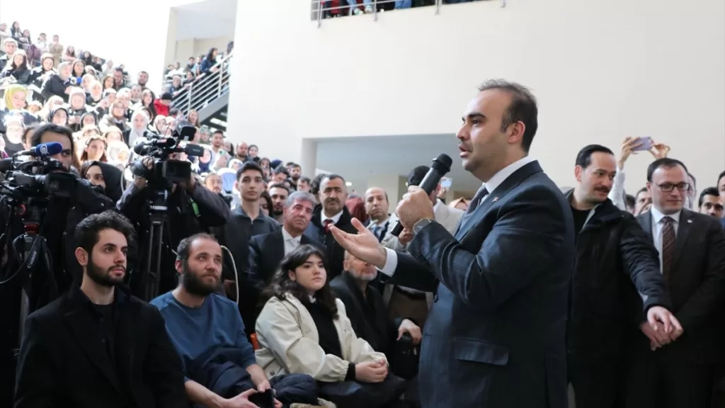 mehmet fatih kacir erzurumda turksat 6anin uzaya gonderilecegini acikladi T3J17n7T