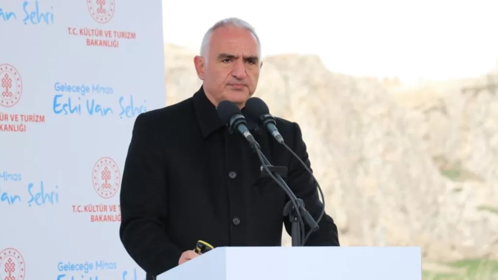 mehmet nuri ersoy vanin koklu tarihi ve kulturu bu topraklar uzerinde yeniden yukselecek AENHIxaT