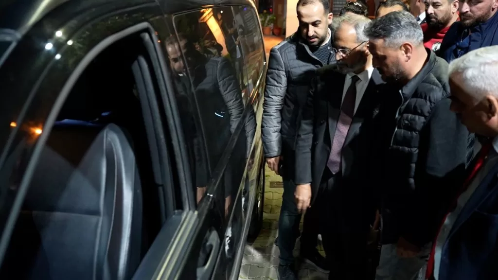 mersinde belediye baskan adayinin aracina silahli saldiri kb17i5gv