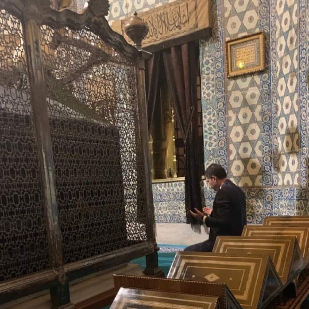 murat kurum gune eyupsultanda sabah namaziyla basladi 0 3YZYzwHp