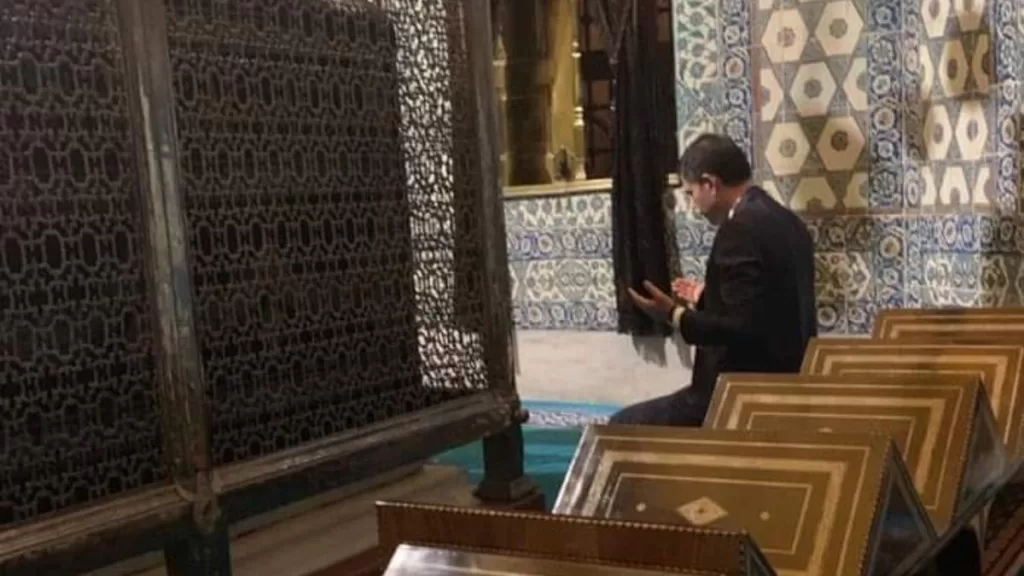 murat kurum gune eyupsultanda sabah namaziyla basladi kKufYllw