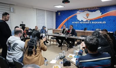 Nevşehir Belediye Başkanı ve AK Parti Belediye Başkan Adayı Dr. Mehmet Savran, iki aylık belediye başkanlık maaşını Mehmetçik Vakfı’na bağışladı