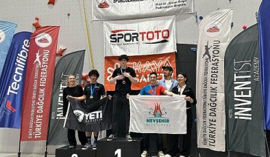 Nevşehir Belediyesi Gençlik ve Spor Kulübü sporcusu Mustafa Sacit Sümer, katıldığı Türkiye Şampiyonasında 3’ncü olarak bronz madalya kazandı