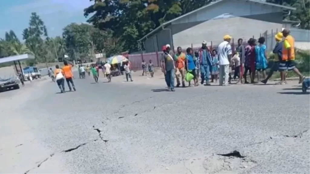 papua yeni ginedeki 7 buyuklugundeki depremde 3 kisi hayatini kaybetti ytcN32Ok