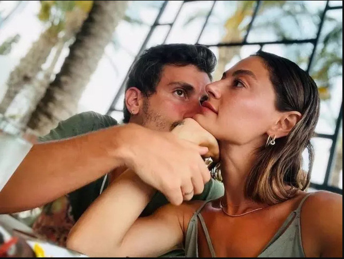 selenanin yildizi hazal senel bosaniyor iddiasi esiyle fotograflarini kaldirdi 1 l57jvS5V
