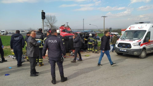 tekirdagda tir yolcu minibusune carpti 5 kisi oldu 10 kisi yaralandi 0