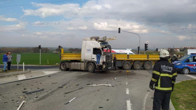 tekirdagda tir yolcu minibusune carpti 5 kisi oldu 10 kisi yaralandi 4 CVMXsfUj