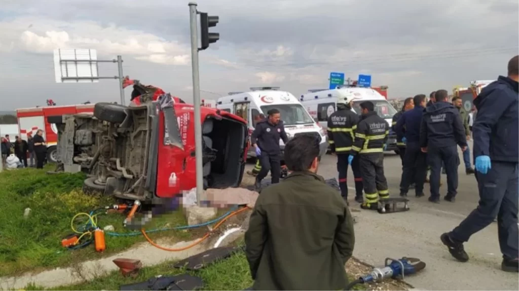 tekirdagda tir yolcu minibusune carpti 5 kisi oldu 10 kisi yaralandi p7CpP3aA