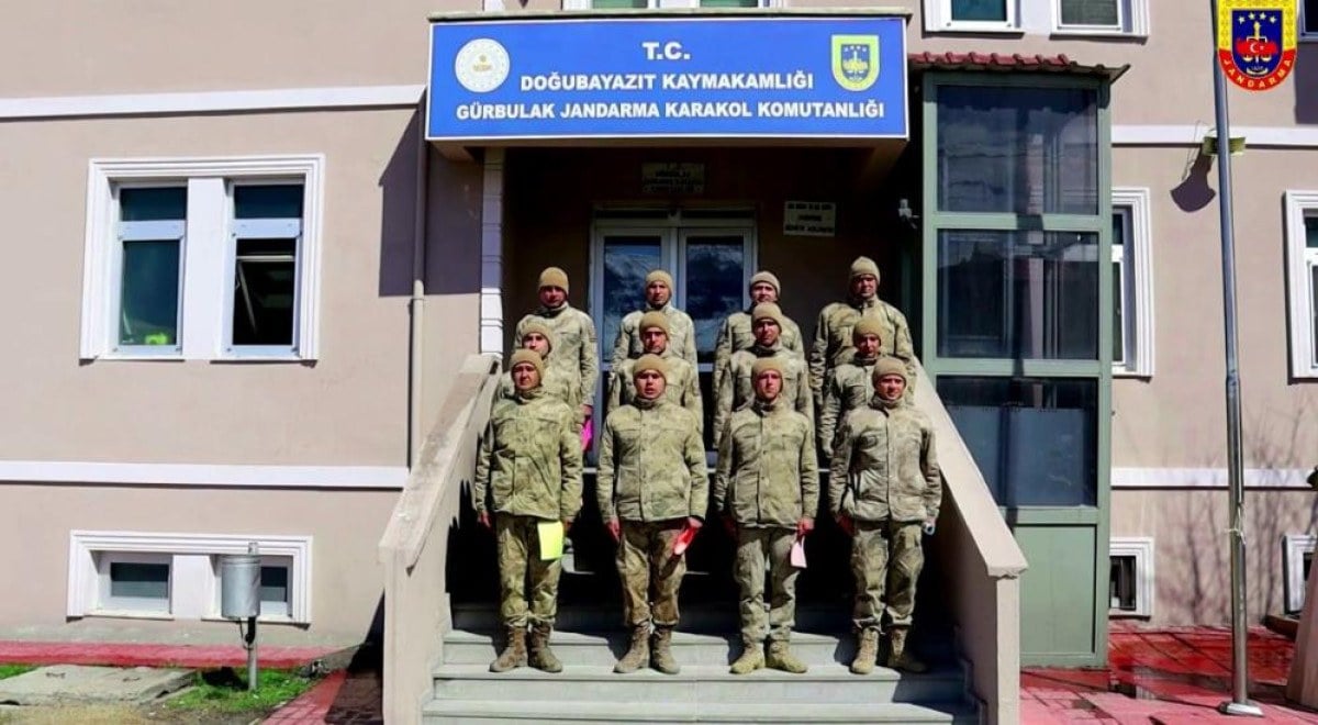 turkiye iran sinirinda gorevli askerlere cocuklardan duygulandiran mektuplar 1 vKAKziIT