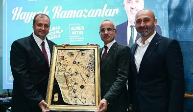 Ulaştırma ve Altyapı Bakanı Abdulkadir Uraloğlu açılış ve iftar programları vesilesiyle geldiği İznik’te yeni müjdeler verdi.