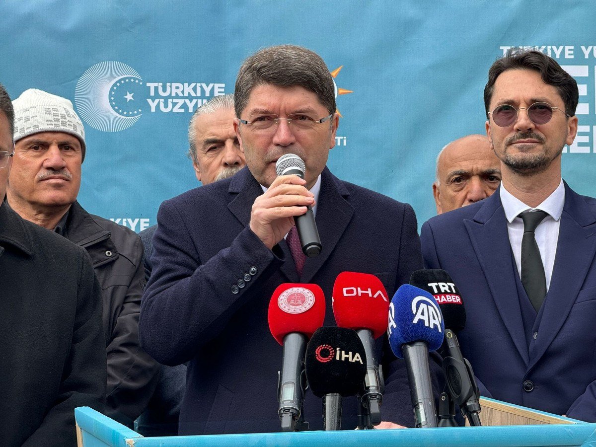 yilmaz tunctan ozgur ozelin darbe aciklamasina tepki bunlar yassiada zihniyetindedir 0 dSQlWUA3