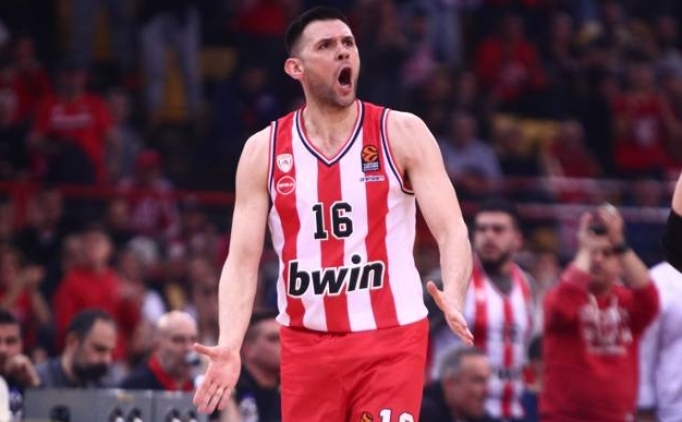 yunan derbisinde gulen taraf olympiakos GaHdwVKX